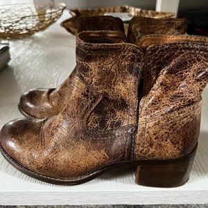 Diba True tan ankle boots. Great condition! Only worn a few times.